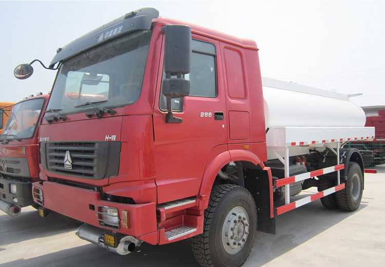 SINOTRUK  HOWO Fuel Tank Truck